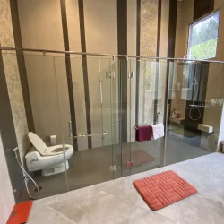 Kaca Shower Screen dengan Tampilan Modern